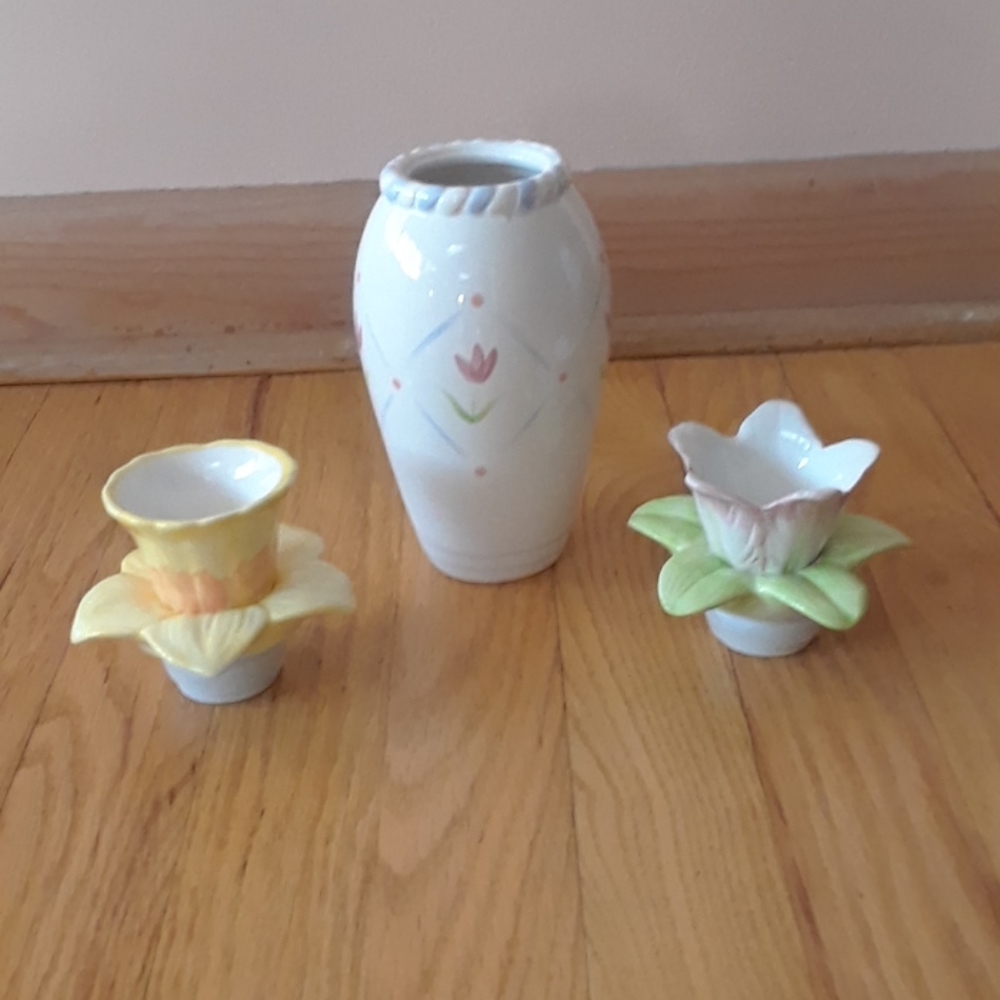 Elegant blooms Vase and taper holder